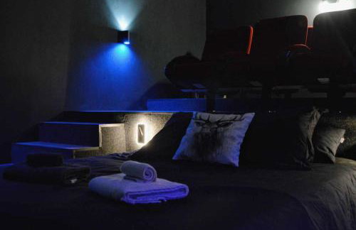 LE COCON l'unique expérience Cinéma room de la Grange Savoyarde 1km du Lac d'Annecy - Foto 8