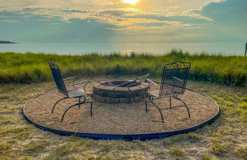 Bayfront Gem with Amazing Water Views and Pond! - Foto 33