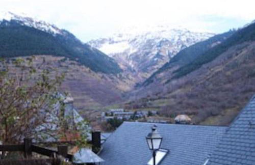 Adosado de tres plantas en el Valle de Aran - Foto 9
