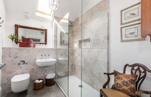 Sarah's - A townhouse apartment in Georgian Holt - Photo 8