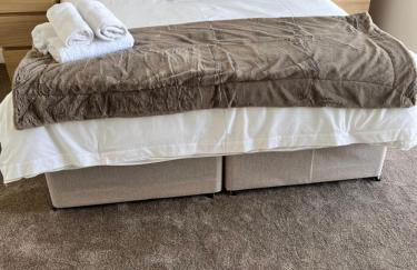 4 bedroom, sleeps 8, 30 seconds from beach, games table - Foto 19