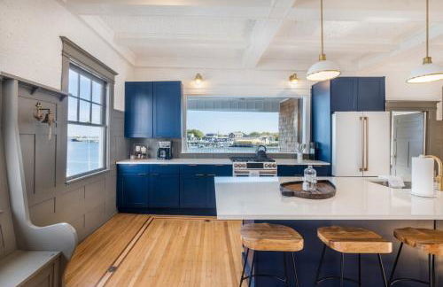 The Capone House-Historic Bayfront Home w/hot tub - Foto 1