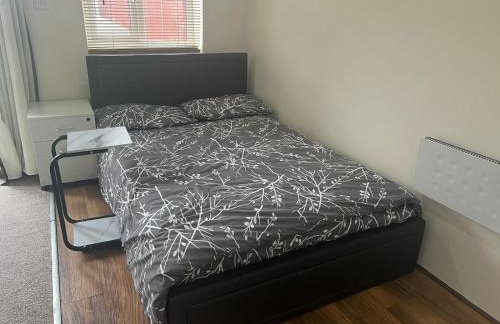 Modern Studio in Rayners Lane Pinner Harrow near wembley Greater London - Photo 2