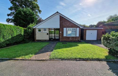 Free Parking Home In Gatley by City SuperHost - Photo 1