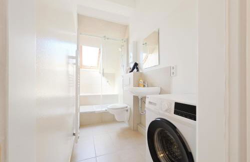 Tolstov Apartments - 4 Room Apartment - Maisonette - Balcony - 20 Min Messe DUS and Old Town DUS - Foto 12