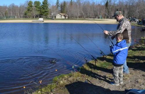 Hot Tub & Fire Pit: Cozy Pines Chalet in Poconos - Foto 14