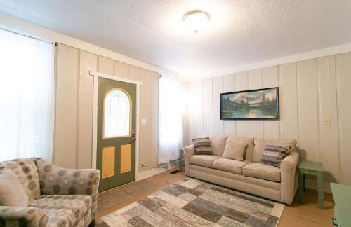 Downtown 2 Bedroom Cottage, Sleeps 6, Walking Distance to Honeywell, Downtown Restaurants, Shopping - Foto 5