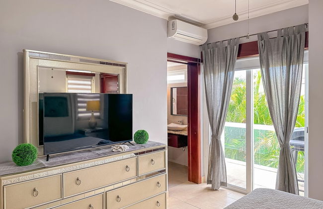 Incredible 3 BR Penthouse w BBQ Jacuzzi - Photo 12