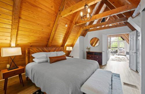 Charming A-Frame Cabin w Hot Tub & Mountain Views - Foto 24