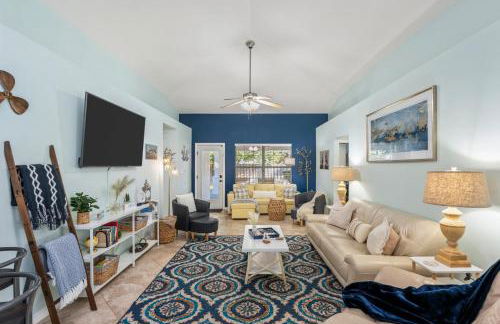 Beautiful Pet Friendly Home! Tropical Pool, Optional Golf Cart & Pool Heat, Minutes to Beach - Foto 18