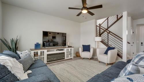 Family-Friendly Townhome about 2 Mi to Windsor Lake! - Foto 4