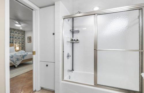 2 King Suites - Hot Tub - Large Patio - Sleeps 12 - Foto 65