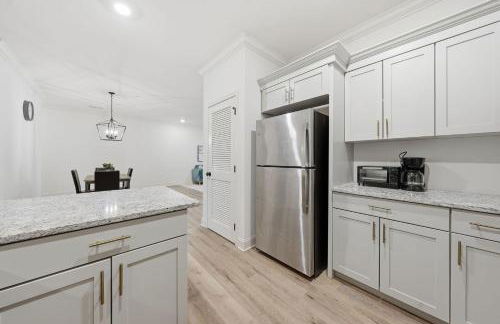 Chic 2BR2BA Home Great Location - Photo 10