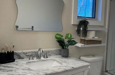 Poconos Chalet -Kayaks- HotTub-Karaoke-Lake - Foto 42