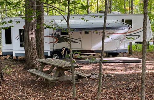 Platte-Camper in Woods w/FirePit & Hot Tub Access - Foto 13