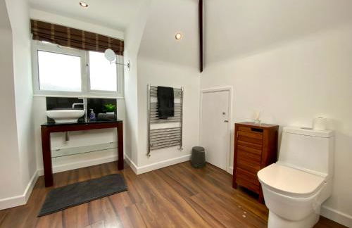 Lovely house in a great location with Parking, WiFi & Smart TV - Near Poole & Bournemouth - Foto 16