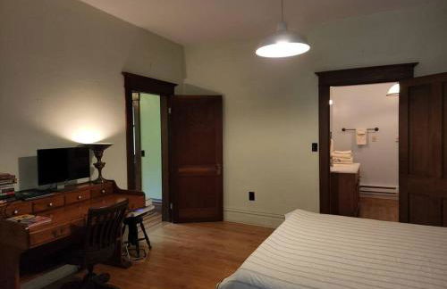 BaseCampWV-Durbin. Spacious 4 bedroom house w/yard - Foto 21