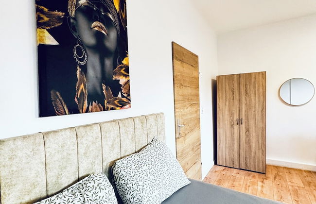 Cozy 3BR Apt with Garden Sleeps 10 - Foto 25