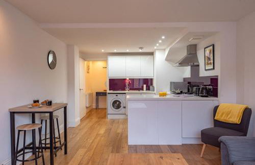 Cosy & Bright 2 Bedroom Apartment in Newbury Town Centre - SLEEPS 7 - Foto 11