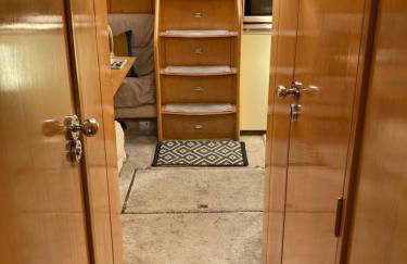 Entire Boat at St Katherine Docks 2 Available select using room options - Photo 31