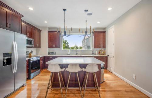 Spacious 3 Bed House near MD Anderson with Free Parking & Wi-Fi - Photo 15