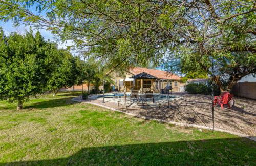 Luxe Desert-Chic 3BR with Heated Pool, Spa, and Grill - Foto 51