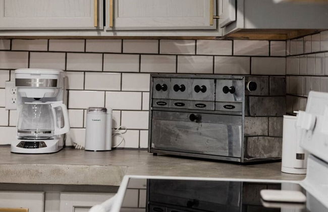 Cozy Local Apartment - Photo 5