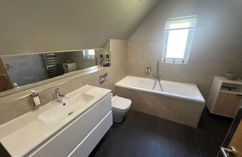 Trewhiddle Retreat V14 by Together Travel - Luxury 4-Bedroom Villa - Foto 21