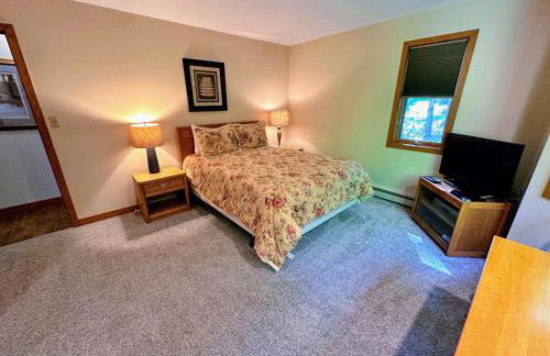 FC44 Renovated 3bed 3bath Forest Cottage AC views yard fast wifi Walk to skiing - Foto 24