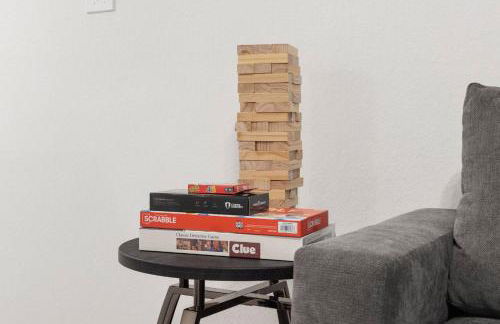 New Luxury Getaway - Two King Beds, Heated Pool, Outdoor Grill & 1Gbps Wifi - Photo 23