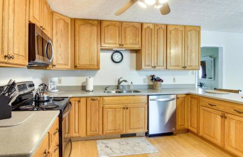 Pet-Friendly Black Mountain Vacation Home with Deck - Foto 7