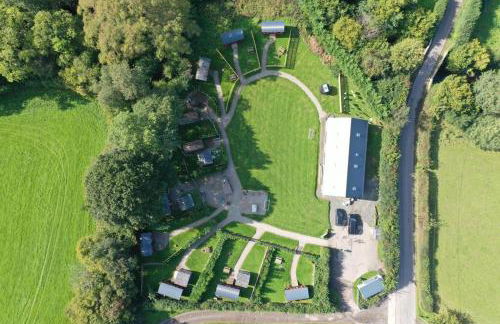 Luxury Railway carriage with own private hot tub - Photo 2