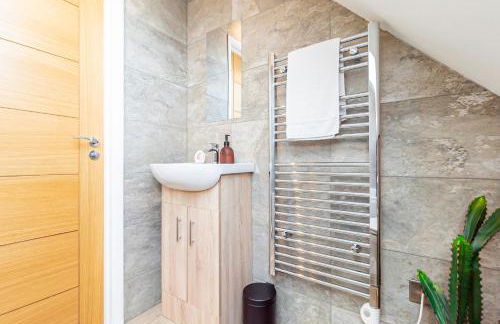 Contemporary 2-Bed Penthouse Central Stay! - Foto 7