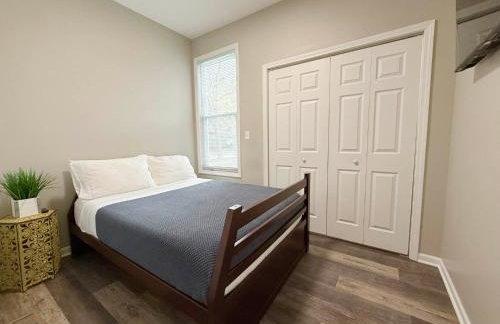 Modern Retreat, Double lot with Pergola, Fire pit, Game room, 5 min to Brookfield Zoo - Foto 8