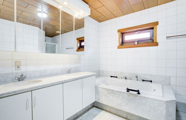 Beautiful Holiday Home in Merksplas With Garden - Photo 23