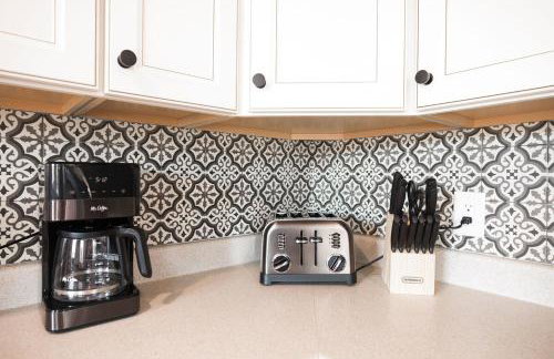 Rustic Luxe Creekside Retreat with Hot Tub and Fire Pit, Minutes From Hudson - Foto 37