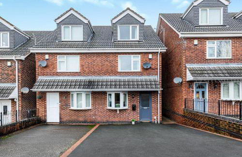 3BR Home with Garden & Free Parking - Foto 1