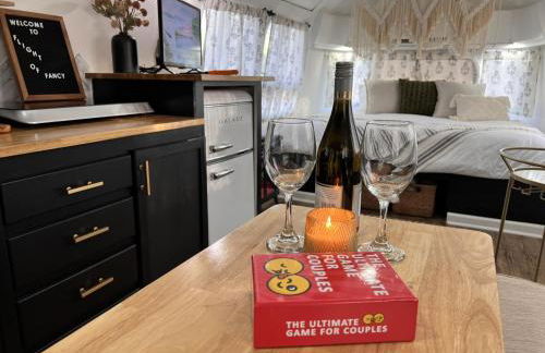 Flight of Fancy Vintage Airstream Rental - Foto 33