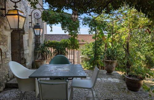 Prieuré du XVème restauré, jardin clos de 2000 m², piscine, cheminée, WiFi fibre, proche église - FR-1-653-219 - Foto 30