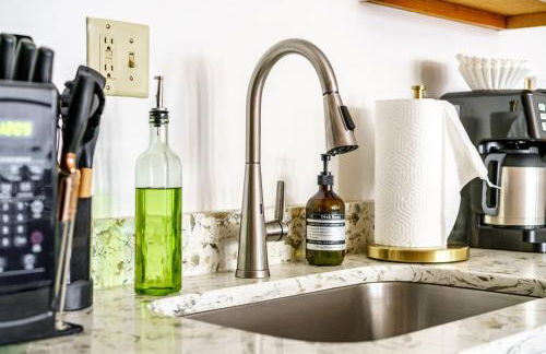 Jungle House Luxury Homes - Columbus Downtown Short North - Walk to Convention Center & Nationwide Arena - Sleeps up to 10 - Free Parking - Over 5,800 Five Stars - Foto 12