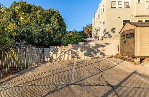 Echo Park Spacious Two-Bedroom Apartment with Private Yard and Parking - Foto 20