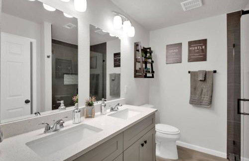 Peppercorn Orange - Locally Run! - Photo 15