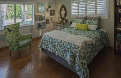 Artistic Resort Like Home with Pool - Photo 19