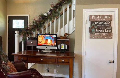 Massive lakefront home with HOT TUB - Foto 32