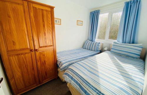 Freshwater Bay Holiday Cottages - Photo 4