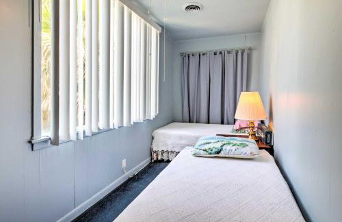 Less Than half Mi to Porretto Beach! Couples Retreat - Foto 15