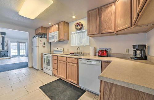 Cozy Cadillac Retreat Walk to Ski Resort! - Foto 9