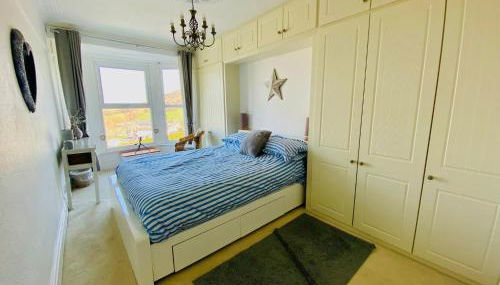 Ocean Terrace, Ilfracombe, 4 bedrooms, Sleeps 8, Stunning Sea Views, Parking, Garden, Pet Friendly - Foto 2, wardrobe