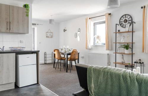 Modern 1-Bed Apartment with Parking near Heathrow - Photo 27