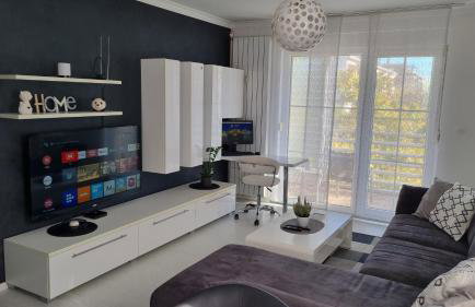 Laura Exclusive, dizajnerski uređen stan, izvrsno opremljen, self check-in - Foto 3